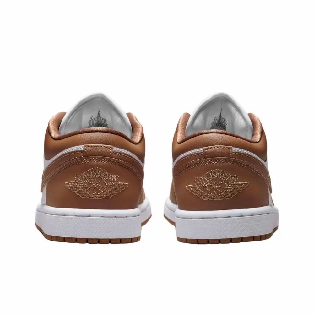 alt="Логотип Wings на пятке Air Jordan 1 Low Archaeo Brown"