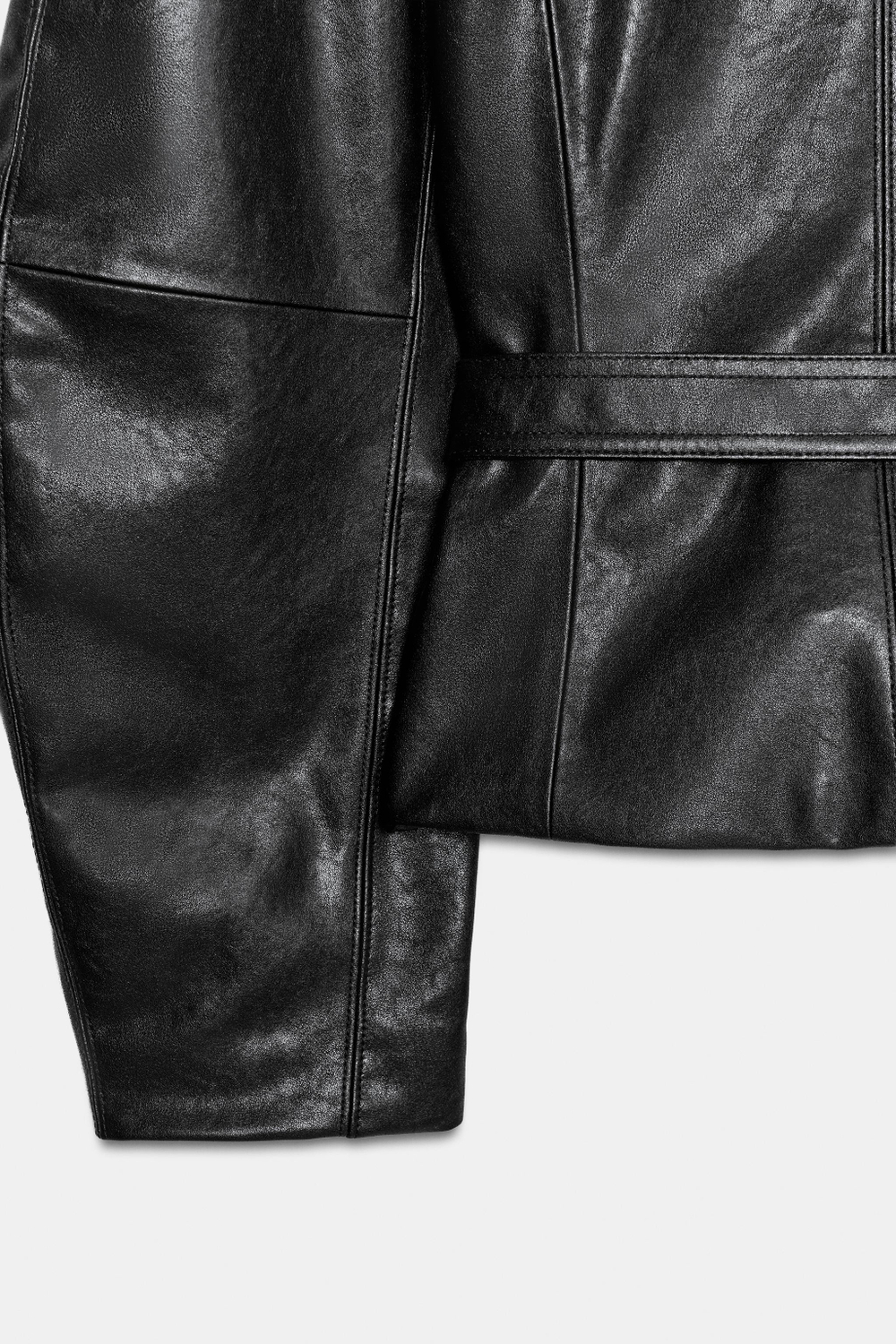 КУРТКА ИЗ ИСКУССТВЕННОЙ КОЖИ С ПОЯСОМ — ZARA