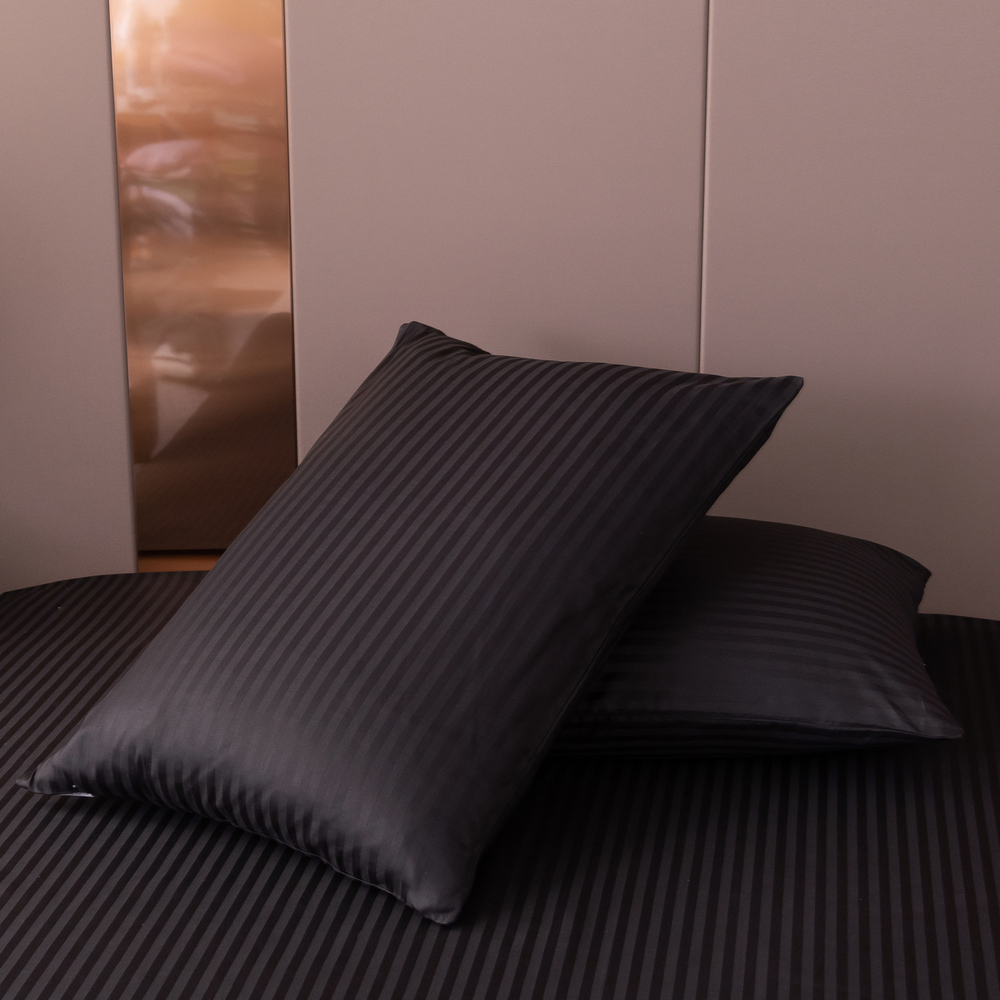 Комплект постельного белья Страйп Сатин Однотонный на резинке CTR035