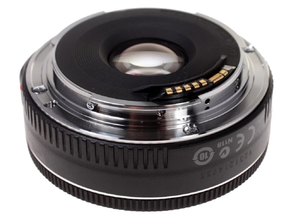 Canon EF 40mm f/2.8 STM