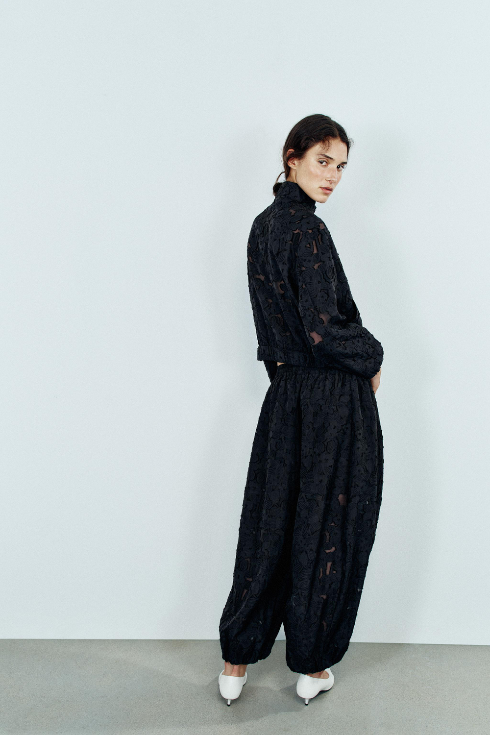 БРЮКИ-ШАРОВАРЫ ДЕВОРЕ — ZARA