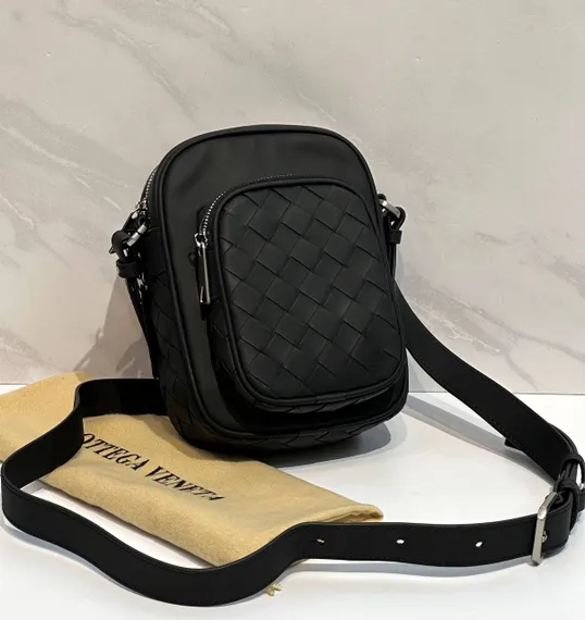 Сумка Bottega Veneta через плечо
