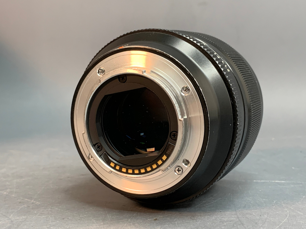 Fujinon SUPER EBC XF 56mm 1:1.2 R царапина на передней линзе