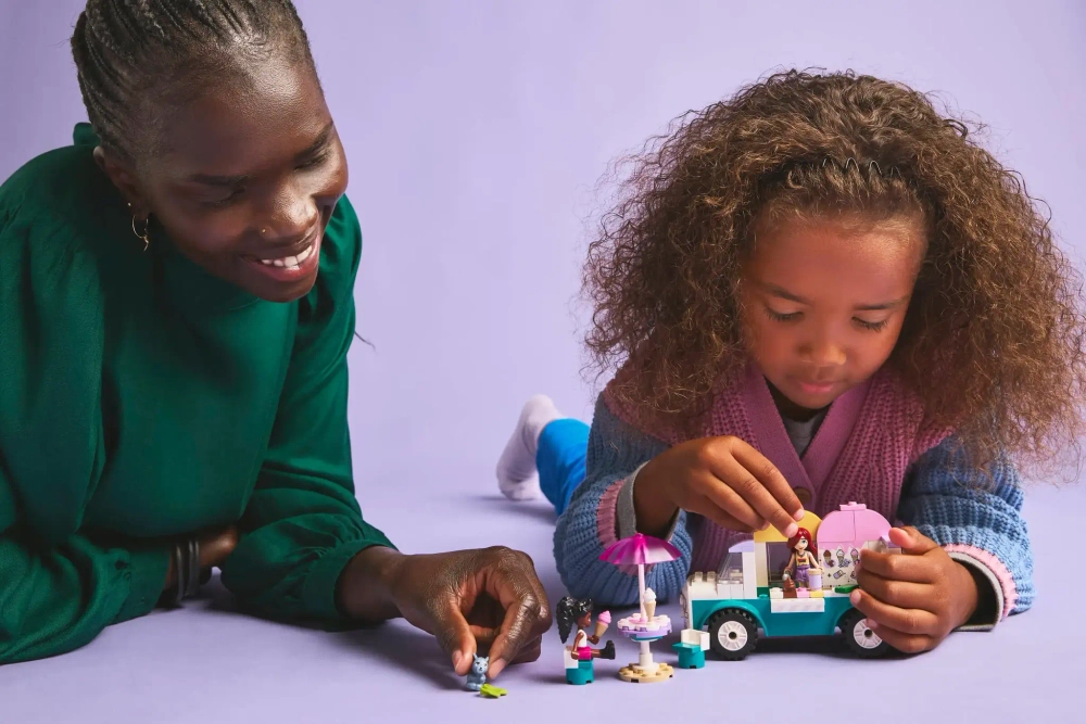 Конструктор LEGO Friends 42644 Грузовик с мороженым в Хартлейк-сити