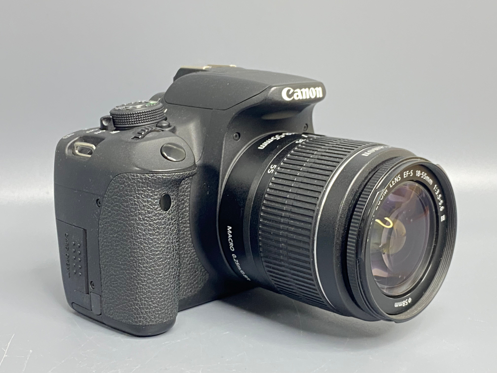Canon 700D Kit 18-55mm III 32.000 кадров