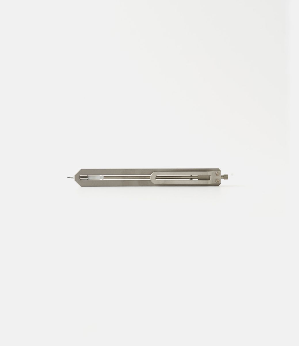 CW&T Pencil Type-C Titanium — механический карандаш-закладка из титана
