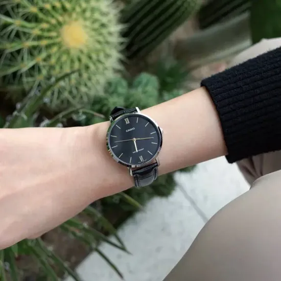 Парные часы Casio Standard: MTP-VT01L-1B и LTP-VT01L-1B