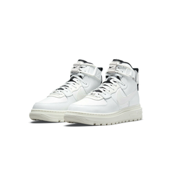 alt="Регулируемый ремешок с металлической пряжкой на Nike Air Force 1 High Utility 2.0 Summit White"