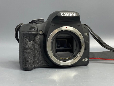 Canon EOS 500D kit 18-55mm 8.751 Кадров