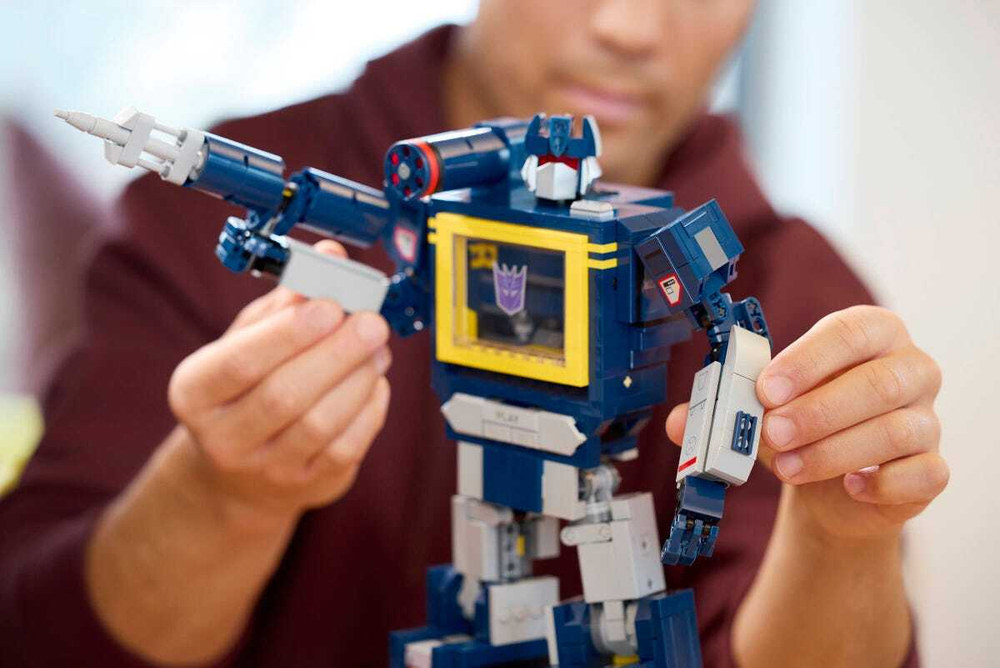 Конструктор LEGO Icons 10358 Transformers: Soundwave