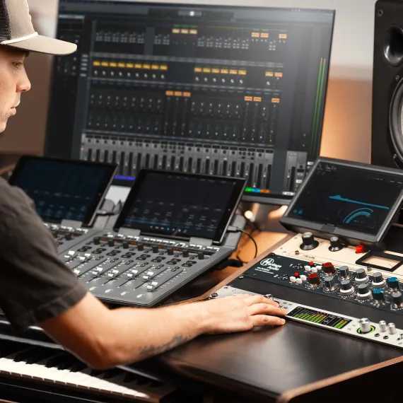 Universal Audio Apollo x8 Gen 2 Essentials+ Edition Silver