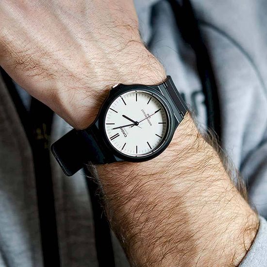 Наручные часы Casio MW-240-7E