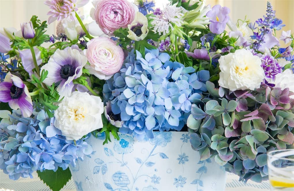 Full Bloom: Joyful Designs for the Table