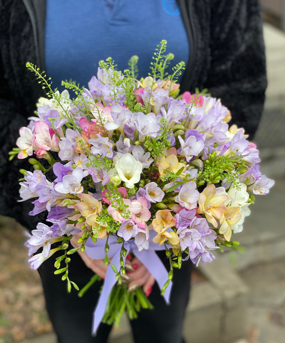 Букет из фрезий “Freesia”