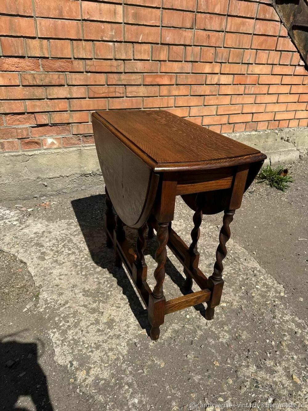 Старинный столик
