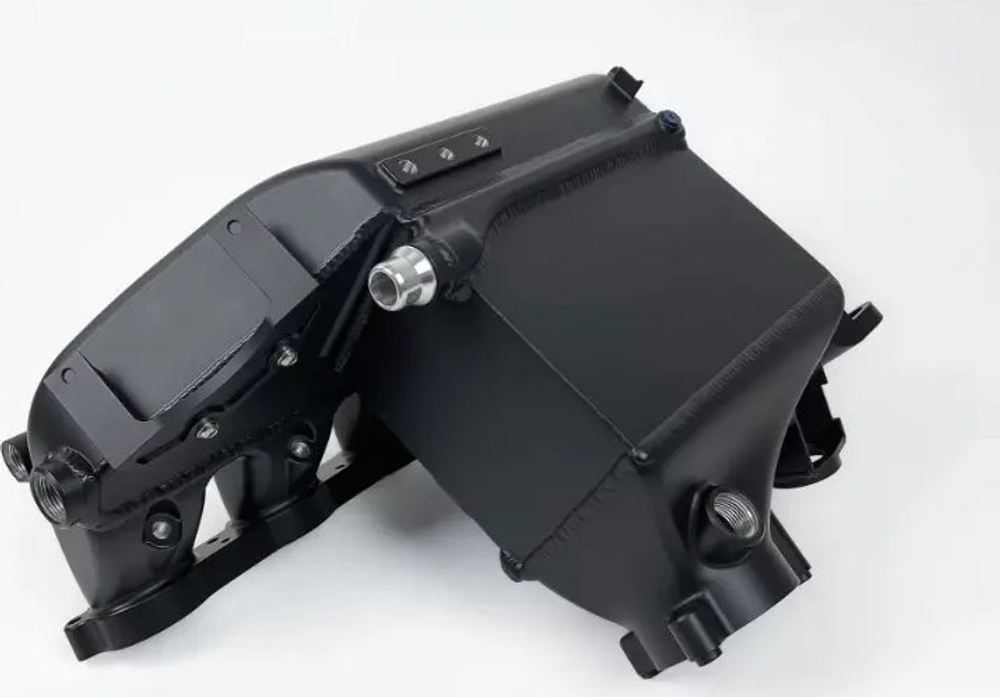 Впускной коллектор с интеркулером BMW M2/M3/M4 G8x X3M/X4M F9x CSF S58 Charge Air Cooler Manifold - Thermal Dispersion Black Finish