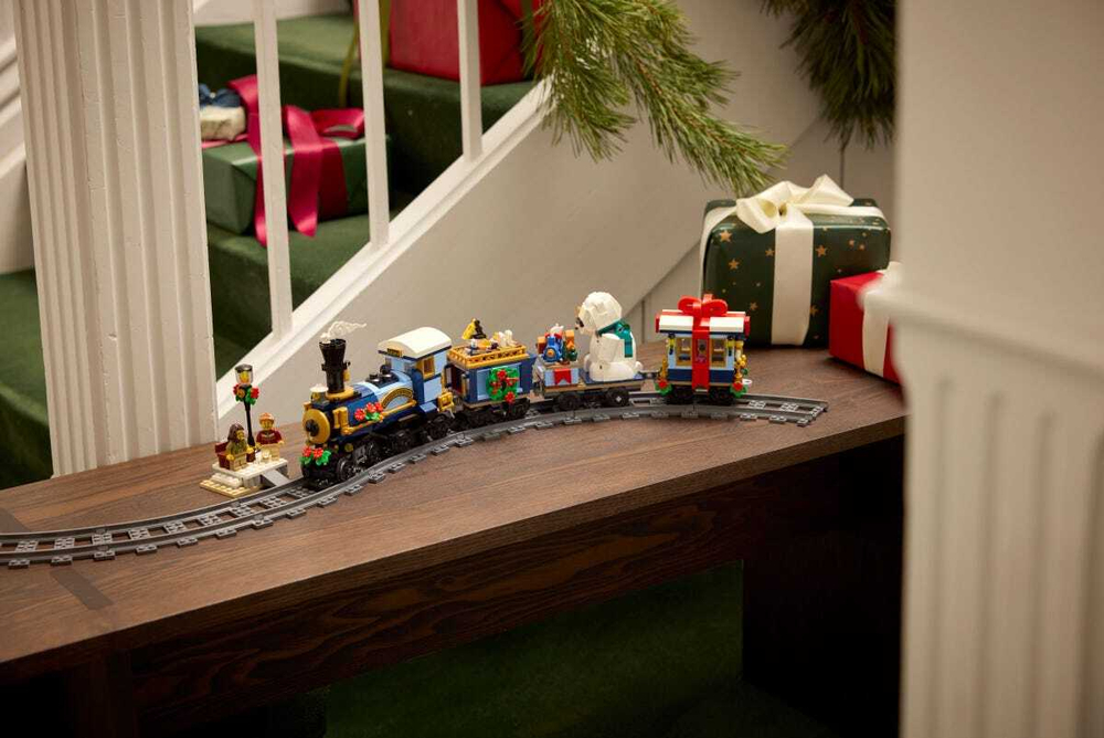 Конструктор LEGO Icons 10361 Holiday Express Train