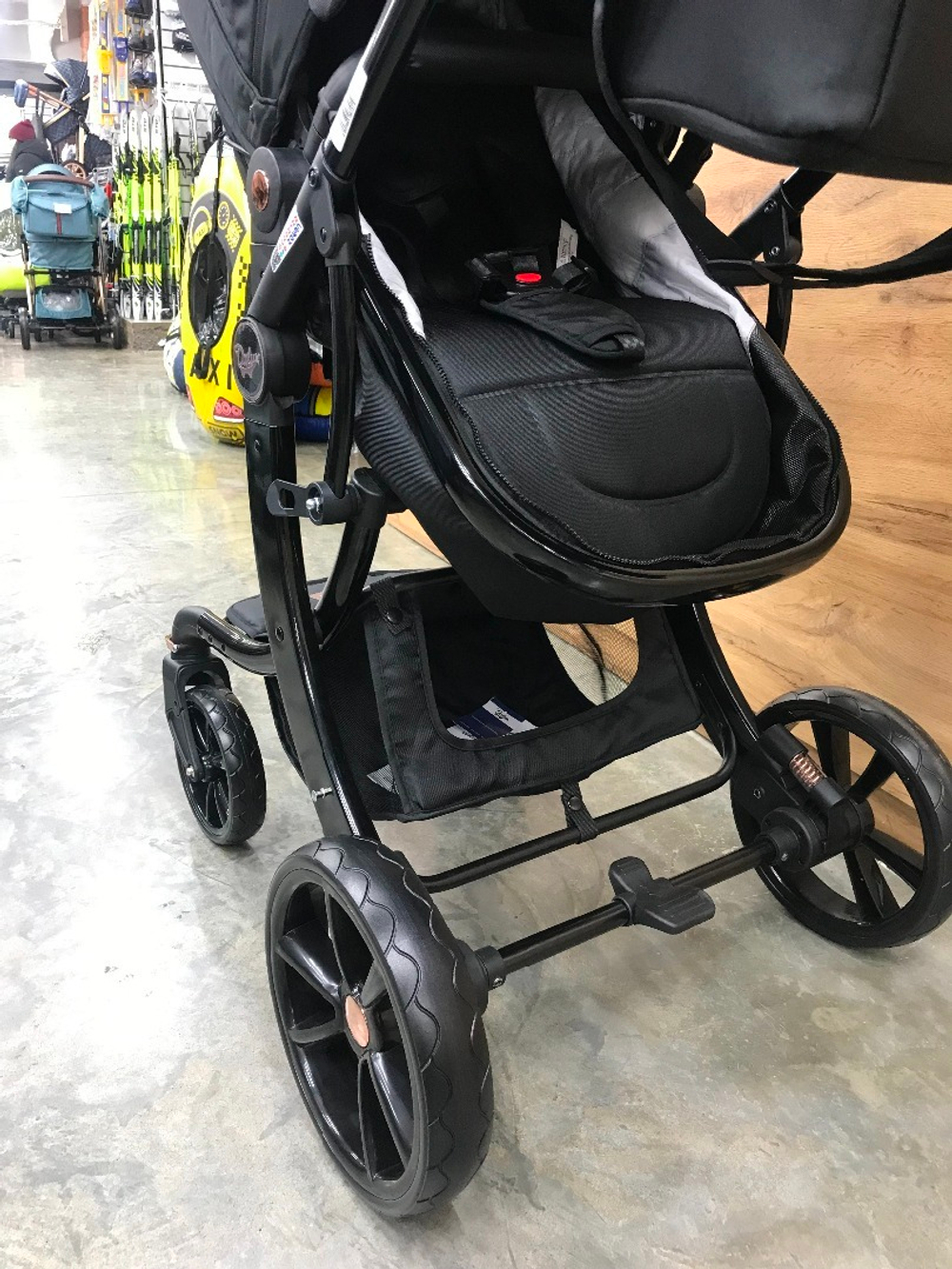 Детская коляска Luxmom 608 3в1 (черный)