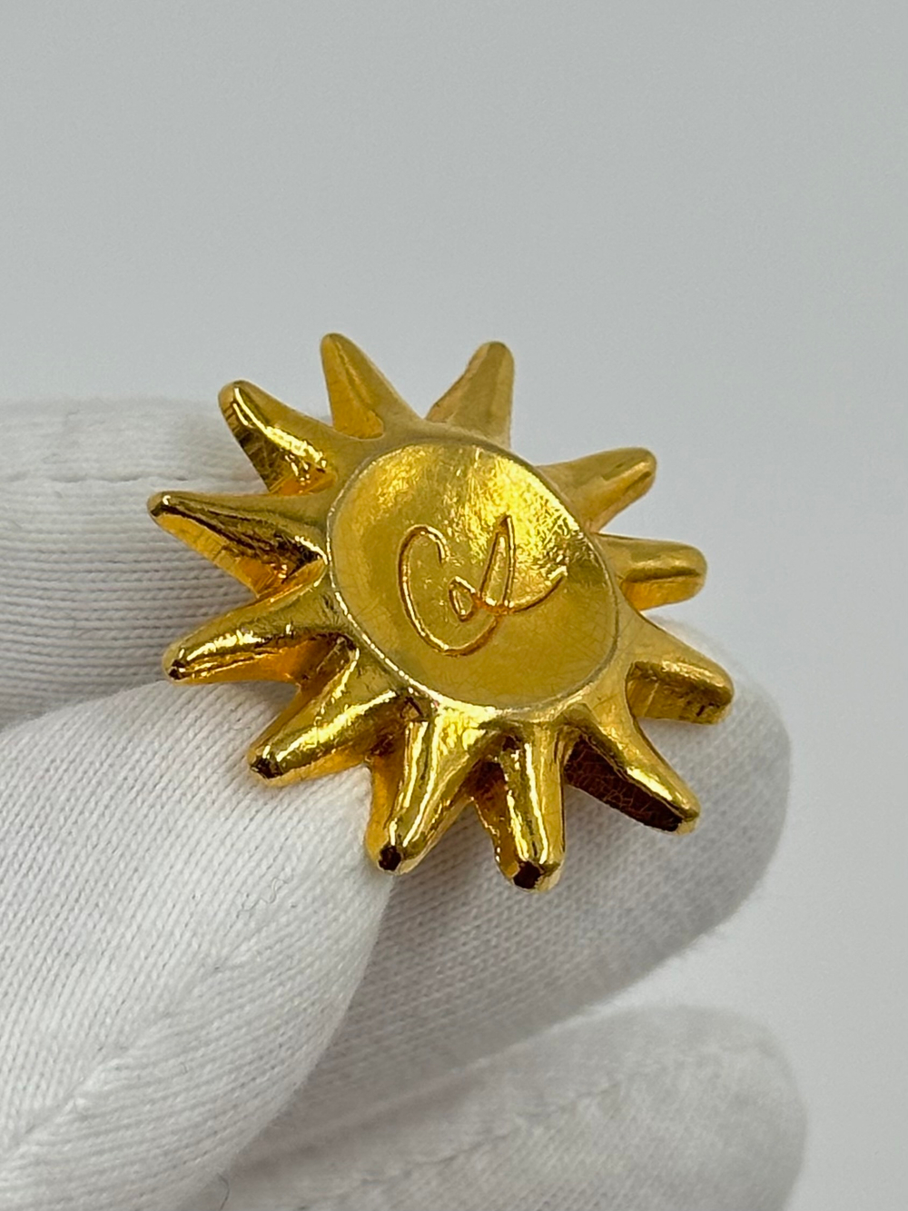 Брошь пин Солнце Christian Lacroix