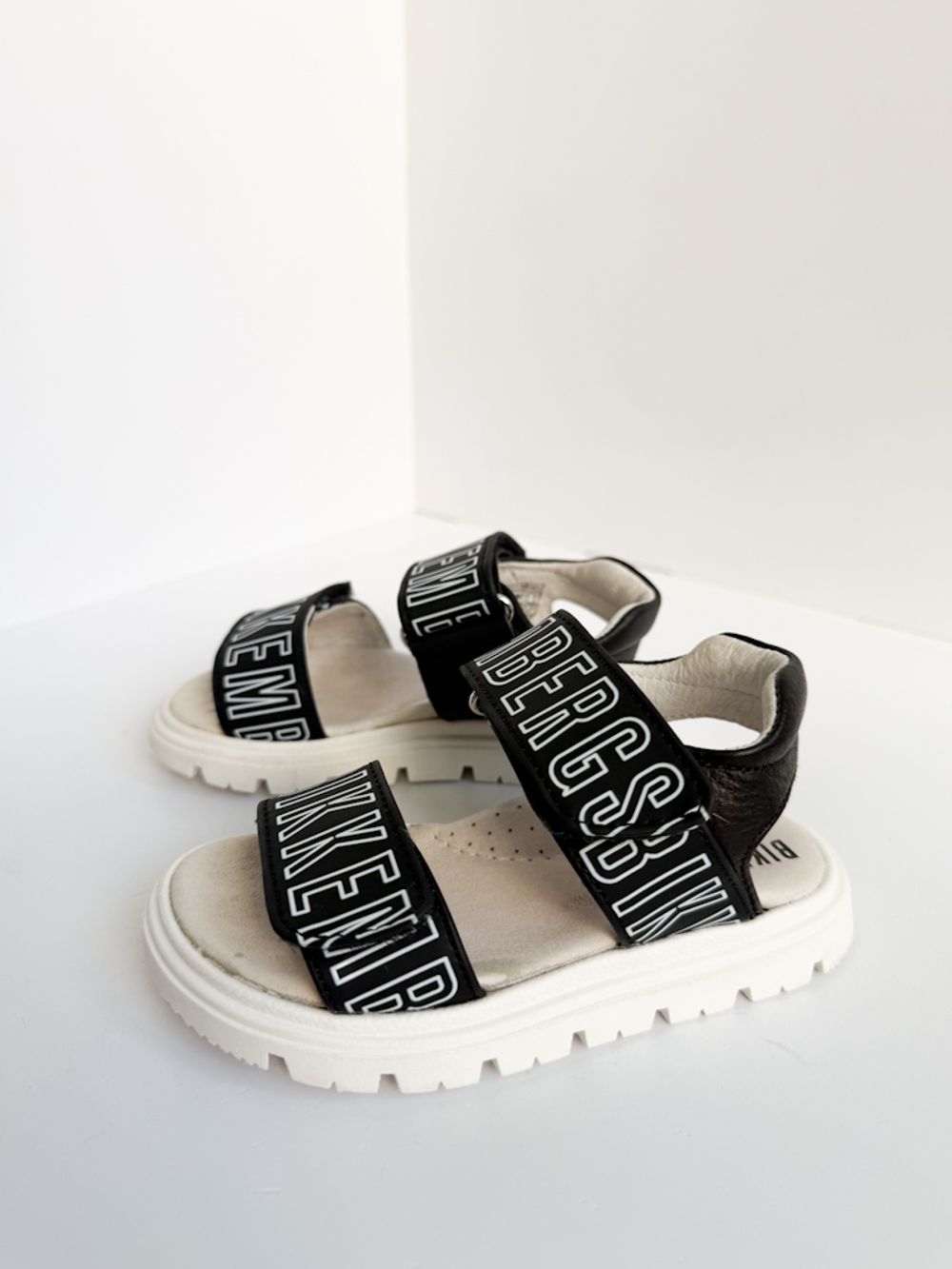 Новые сандалии Bikkembergs, 24