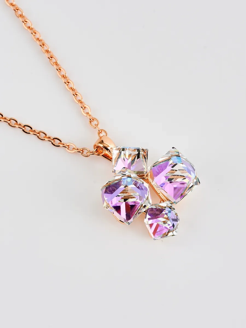 Подвеска-ромб Мираж с сиреневыми кубиками Swarovski