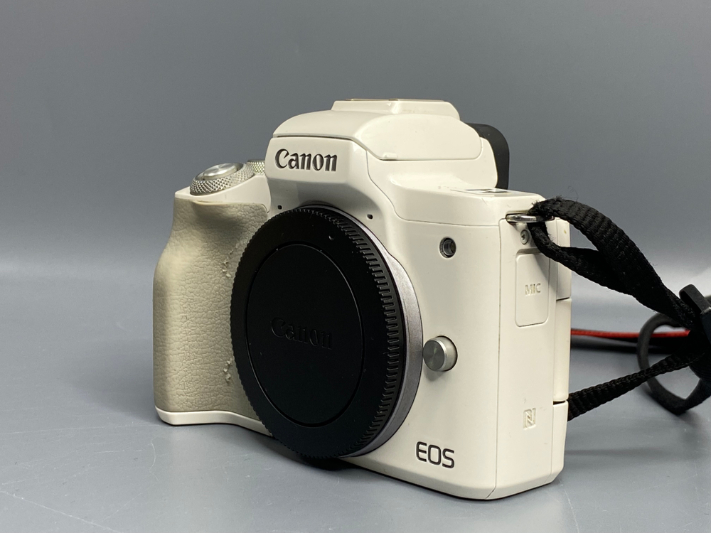 Canon EOS M50