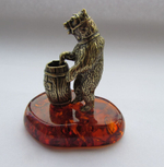 Фигурка латунная Медведь с бочкой мёда, на янтаре