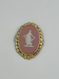 Брошь Wedgwood розовая