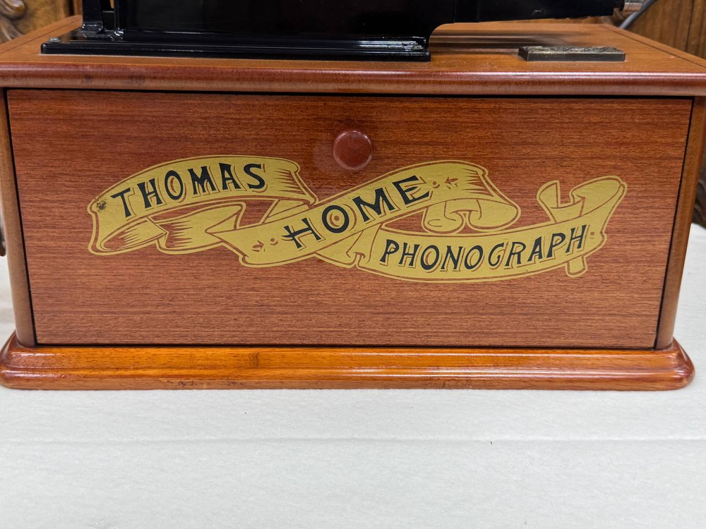 Музыкальный центр Thomas Home Phonograph
