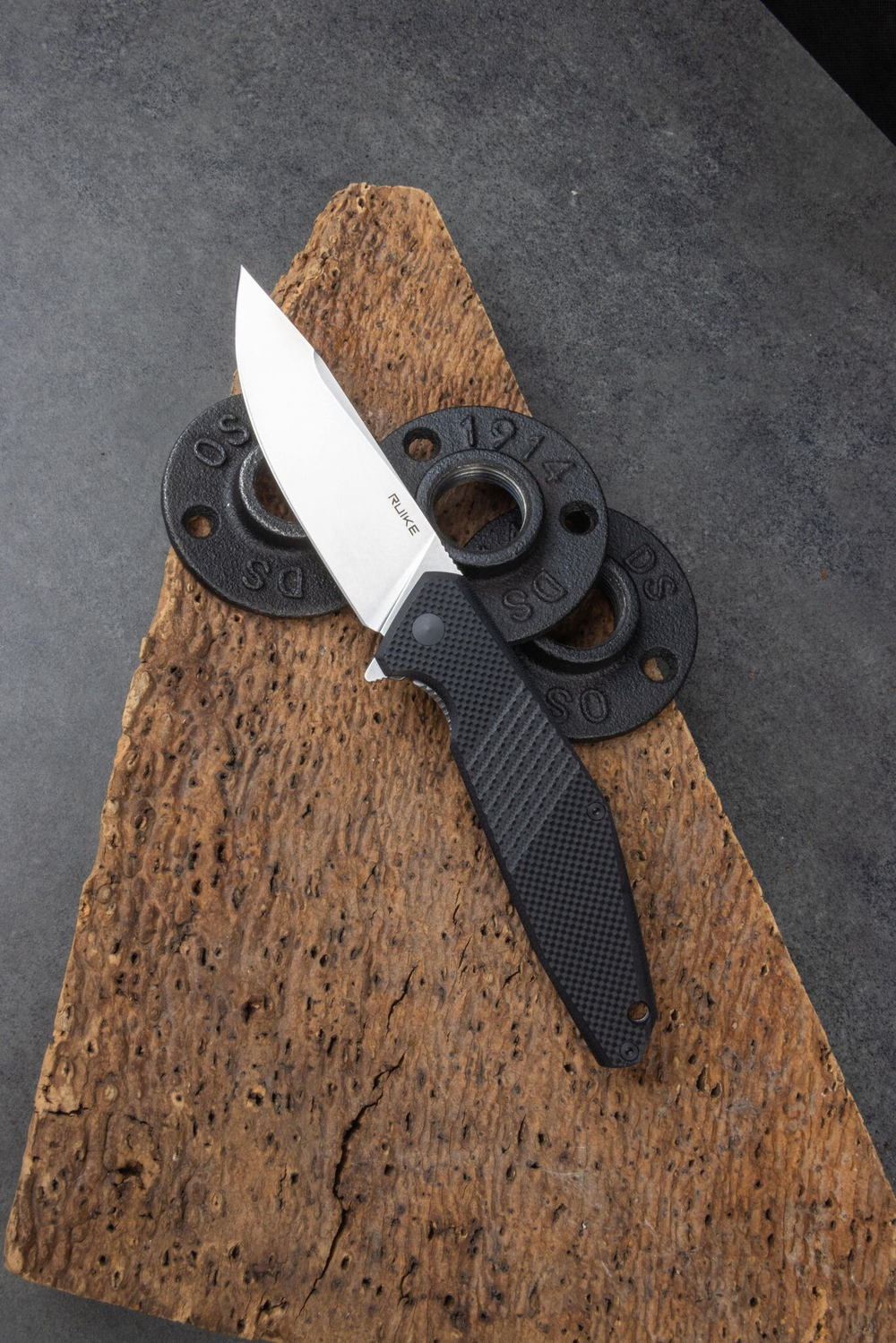 Нож туристический Ruike D191-B