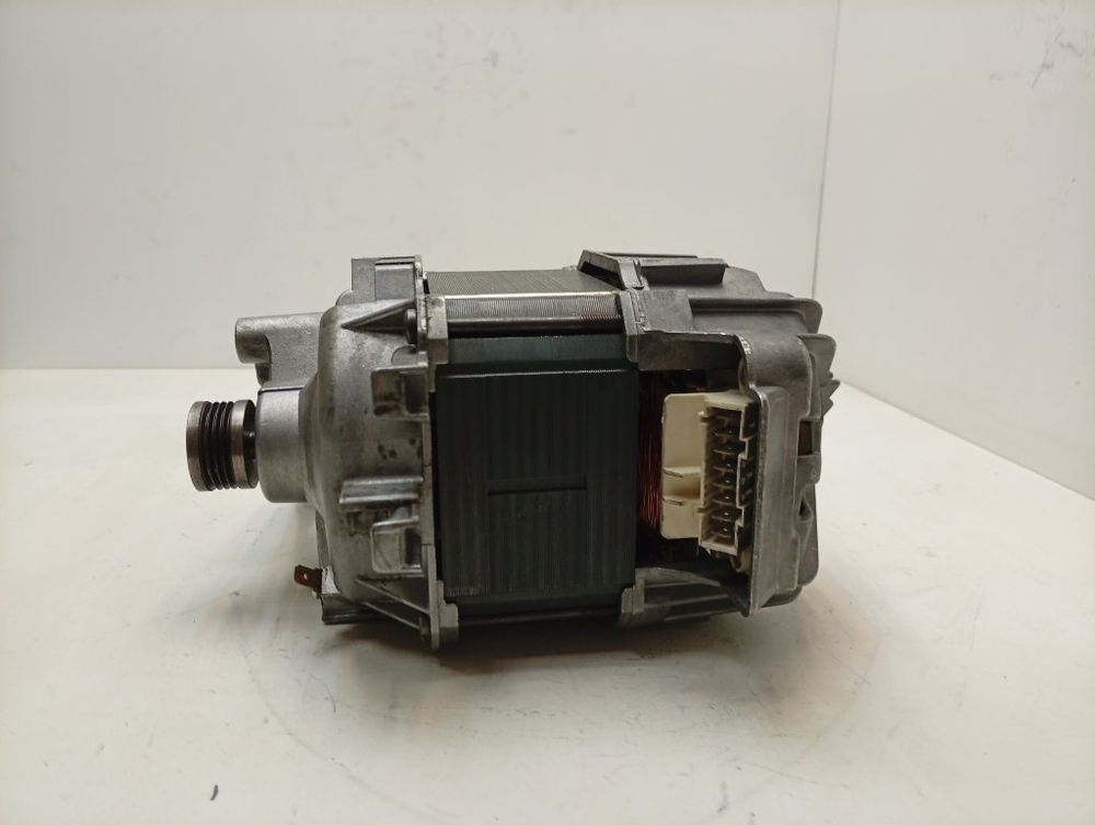 WD54330/02 кт36 Двигатель стиральной машины Bosch Siemens 8 контактов 140867 б/у