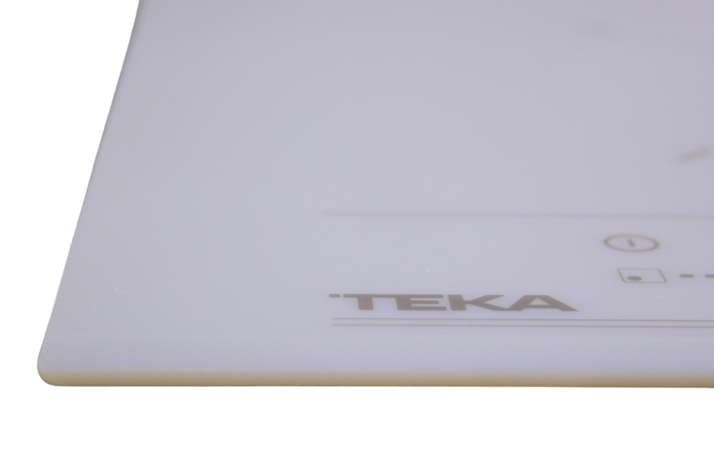 Стеклокерамическая поверхность белой индукционной варочной панели Teka IZC 64630 MST White