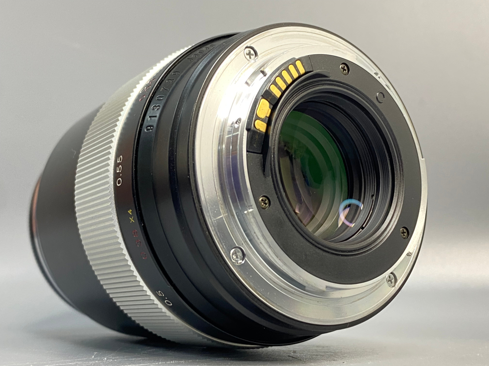 Voigtlander 125mm 2.5 SL EF Macro APO-Lanthar