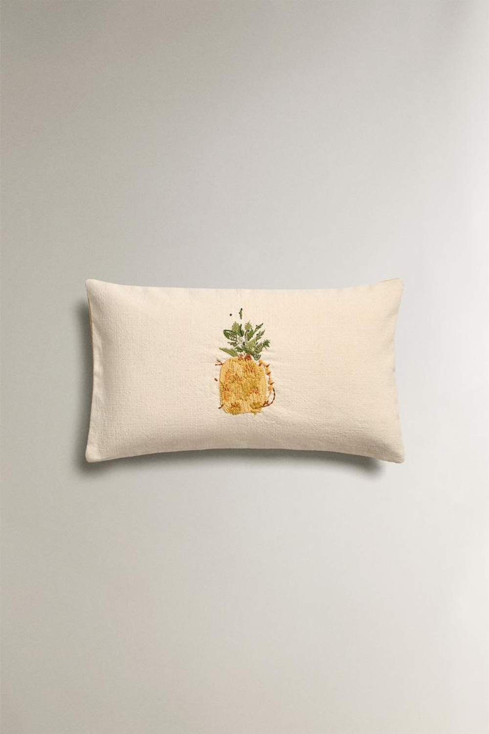 ZARA HOME ЧЕХОЛ ДЛЯ ДЕКОРАТИВНОЙ ПОДУШКИ С ВЫШИВКОЙ «АНАНАСЫ», ЖЕЛТЫЙ