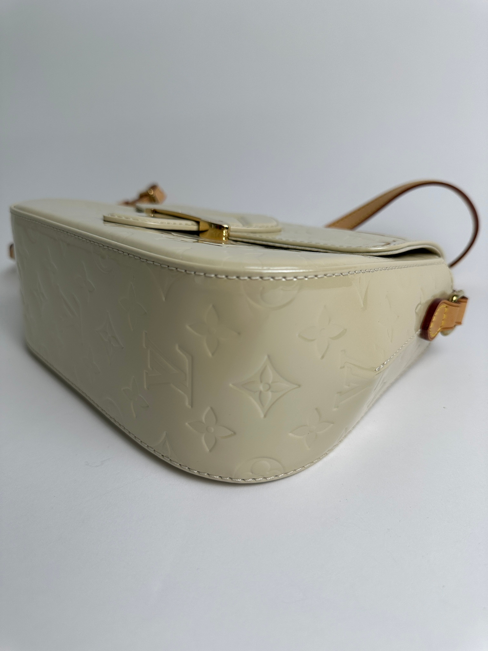 Сумка Louis Vuitton White Monogram Vernis Bellflower