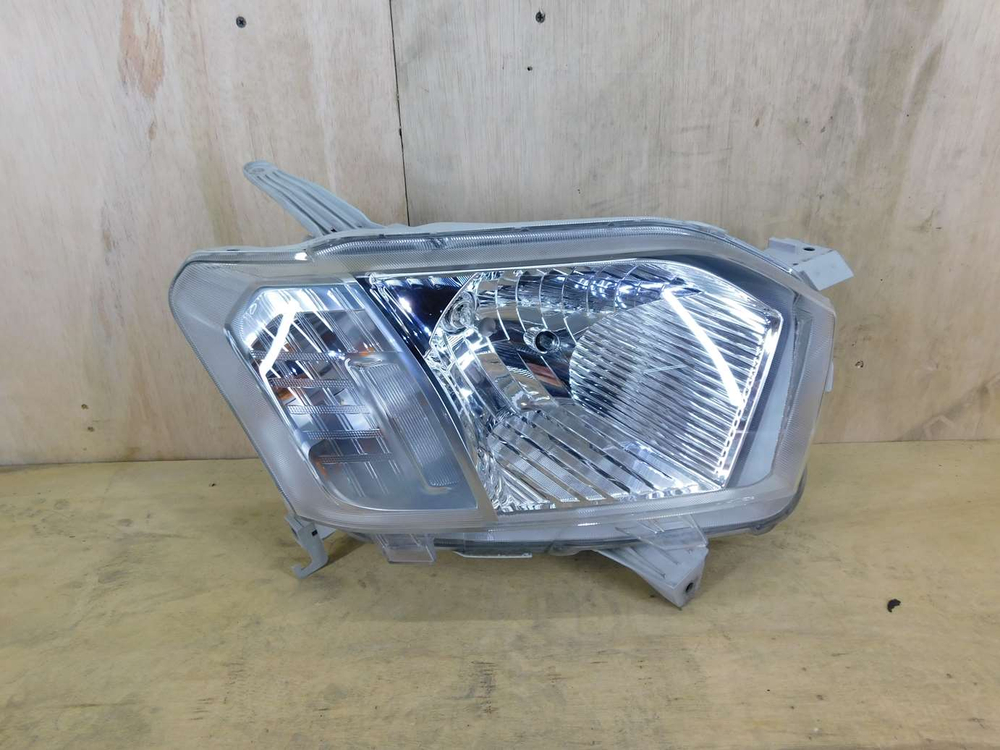 фара правая Toyota Probox NCP160 2015 52-279