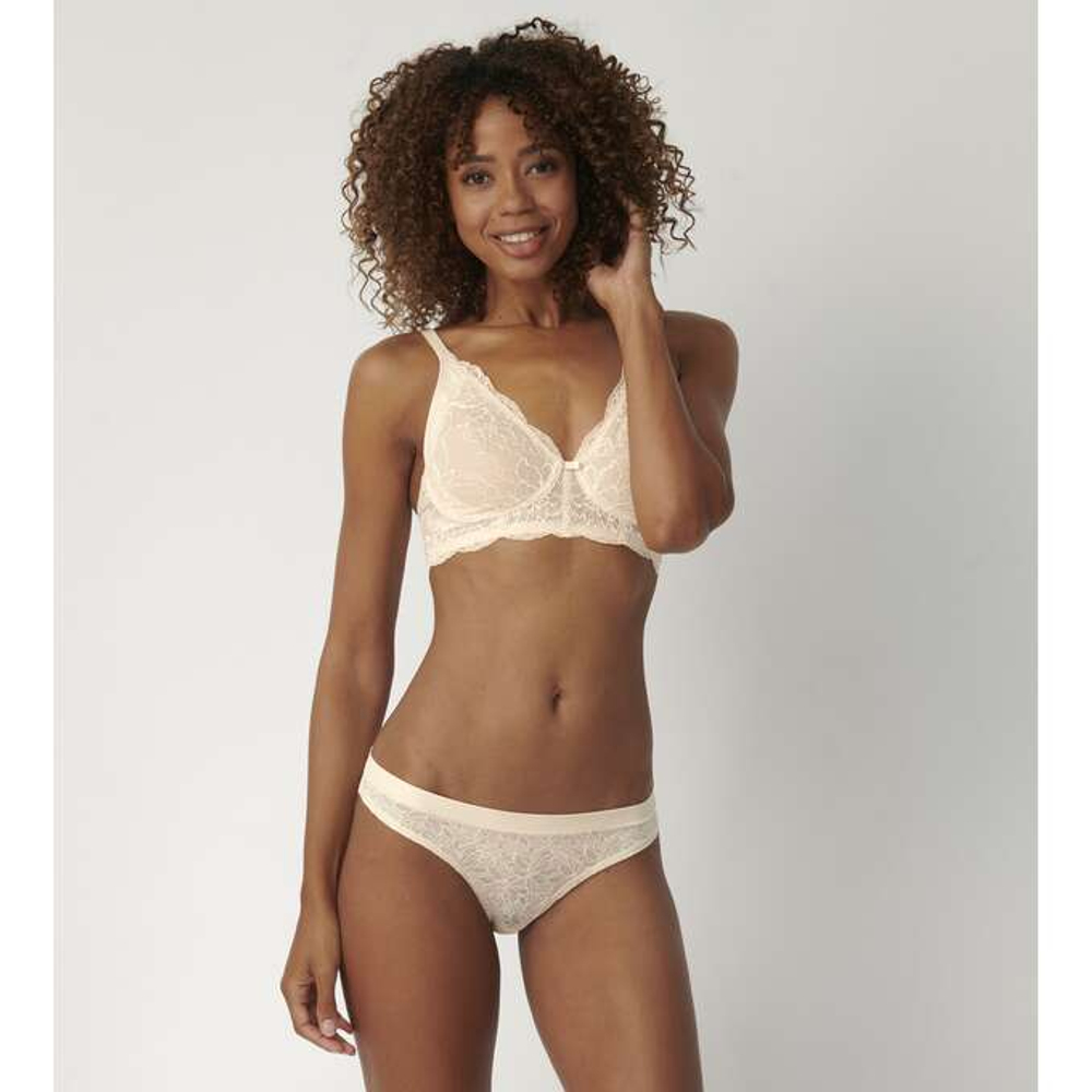 Трусы женские Triumph Smart Lace Brazilian