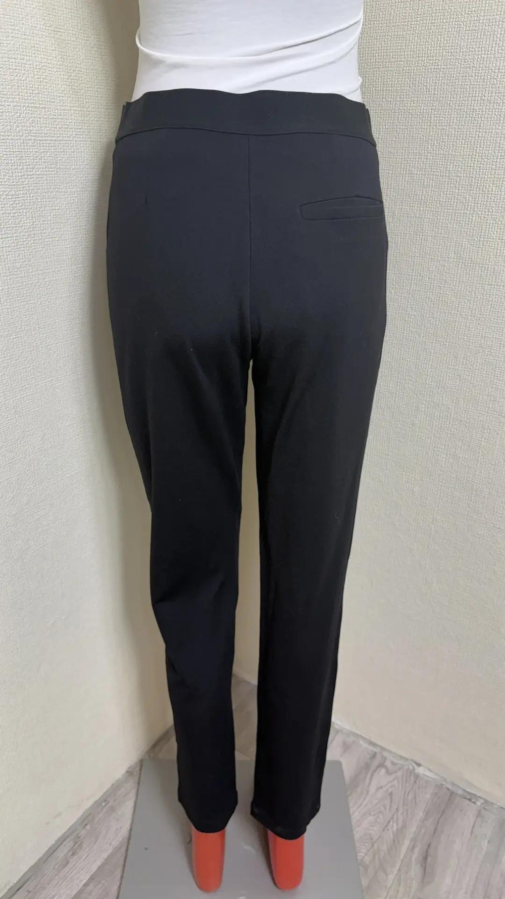 Женские брюки Uniqlo, черные, зауженные, размер 44