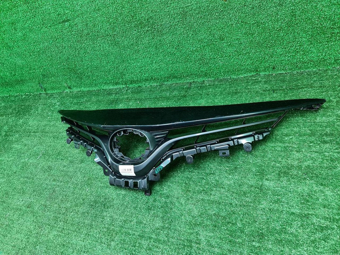 Решетка радиатора Toyota Camry xv70 (2017-2021)
