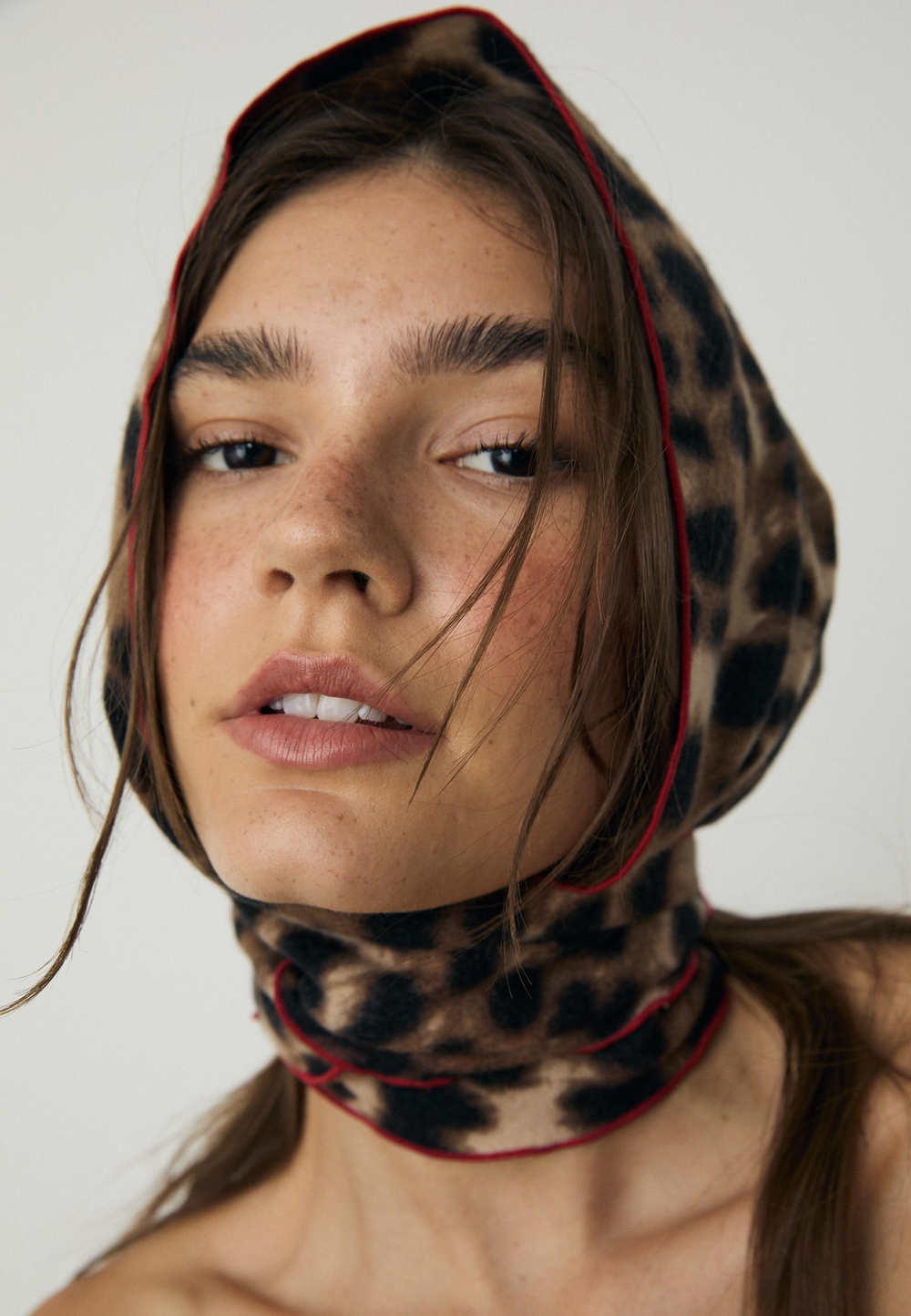 STRADIVARIUS Треугольный платок с леопардовым принтом, коричневый
