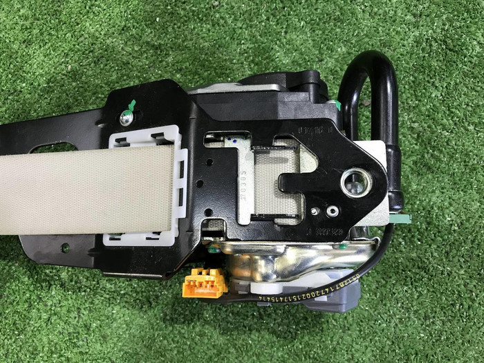 Ремень безопасности левый Mercedes C W238 (16-23)