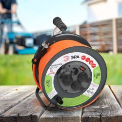 Удлинитель силовой ЭРА RMx-4es-3x2.5-50m-IP44 на металлической катушке с заземлением с выключателем 4 розетки 50м ПВС | Электротовары