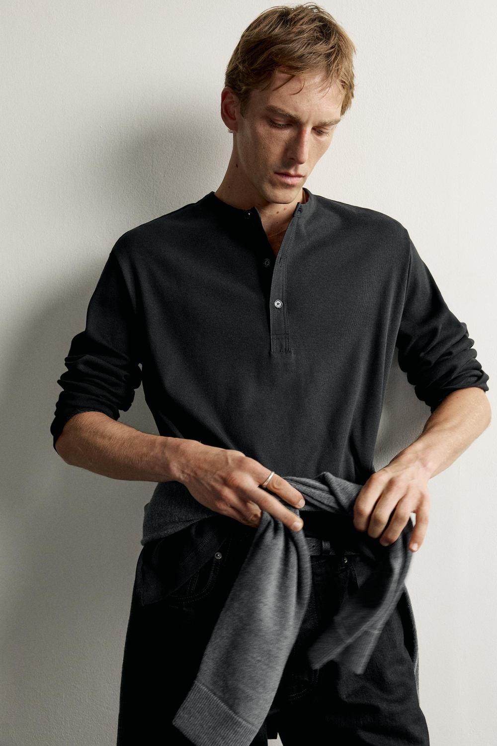 ФУТБОЛКА RELAXED FIT С ВОРОТНИКОМ НА ПУГОВИЦАХ — ZARA
