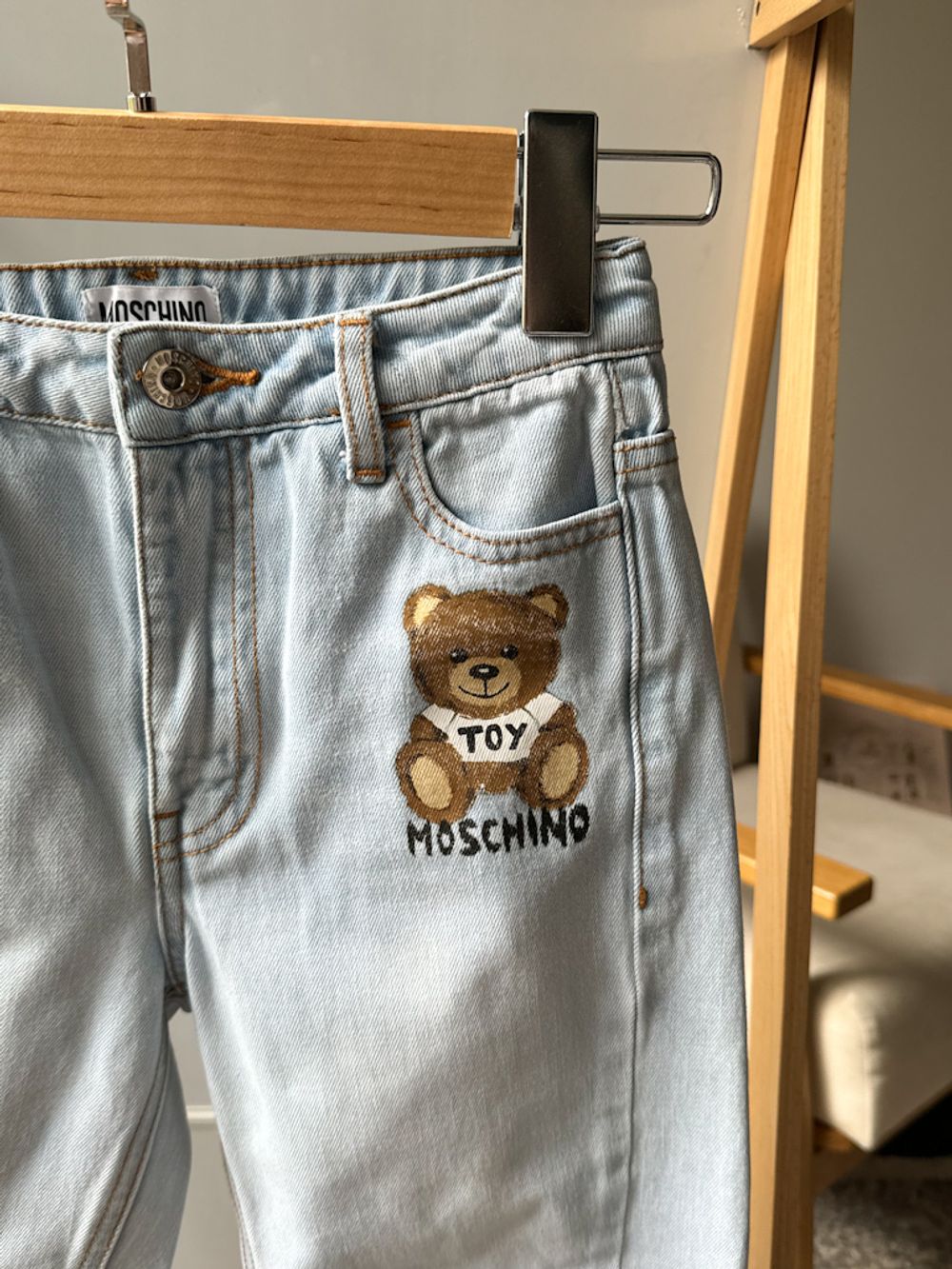Джинсы Moschino, 116