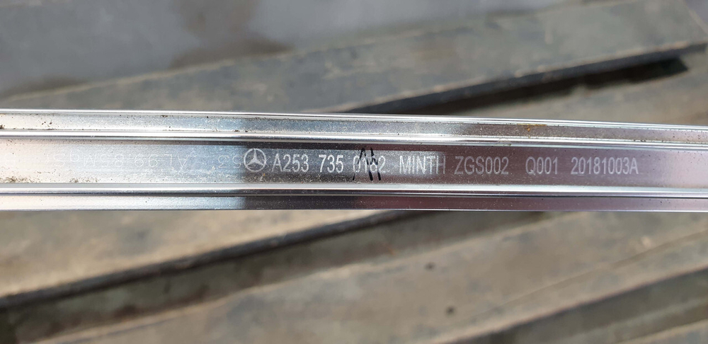 Молдинг двери задней левой Mercedes GLC (X253) 15-нв Б/У Оригинал A2537350182
