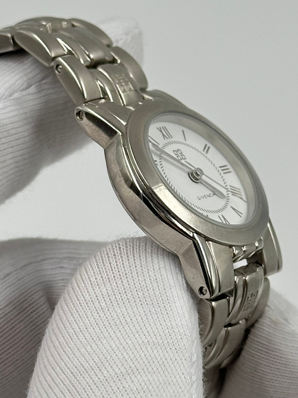 Часы Givenchy