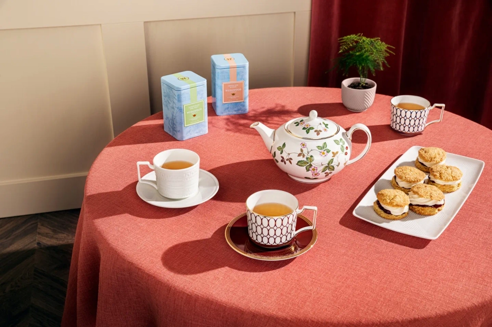 Wedgwood Чайная чашка Intaglio 220 мл с блюдцем EAN 4571165379943