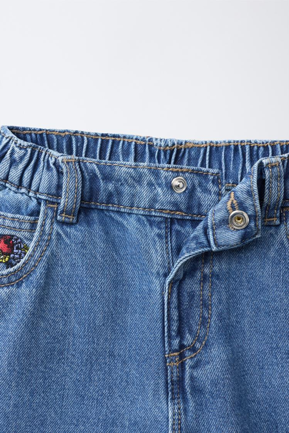 ZARA - FRUIT OF THE LOOM™ ДЖИНСОВЫЕ ШОРТЫ, ЛИНЯЛЫЙ СИНИЙ