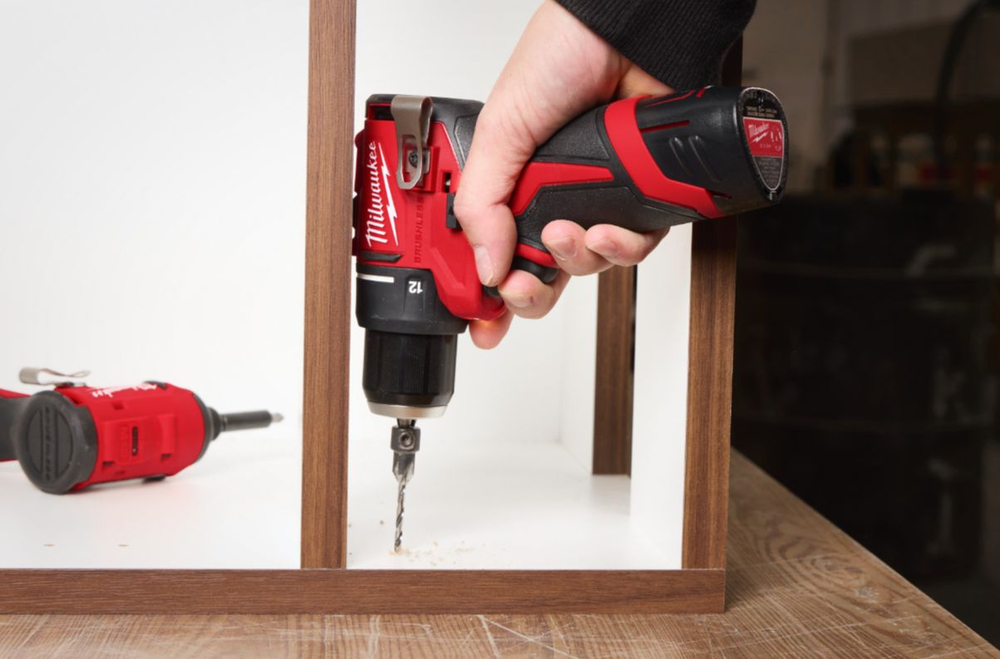Аккумуляторная дрель-шуруповерт Milwaukee M12 BLDDRC-0 4933499683