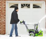 Снегоуборщик Greenworks GD82ST56, 82v, 61 см, в комплекте 3 шт. АКБ 2.5 А·ч и двойное ЗУ (самоходный ,аккумуляторный) 2602807U3А